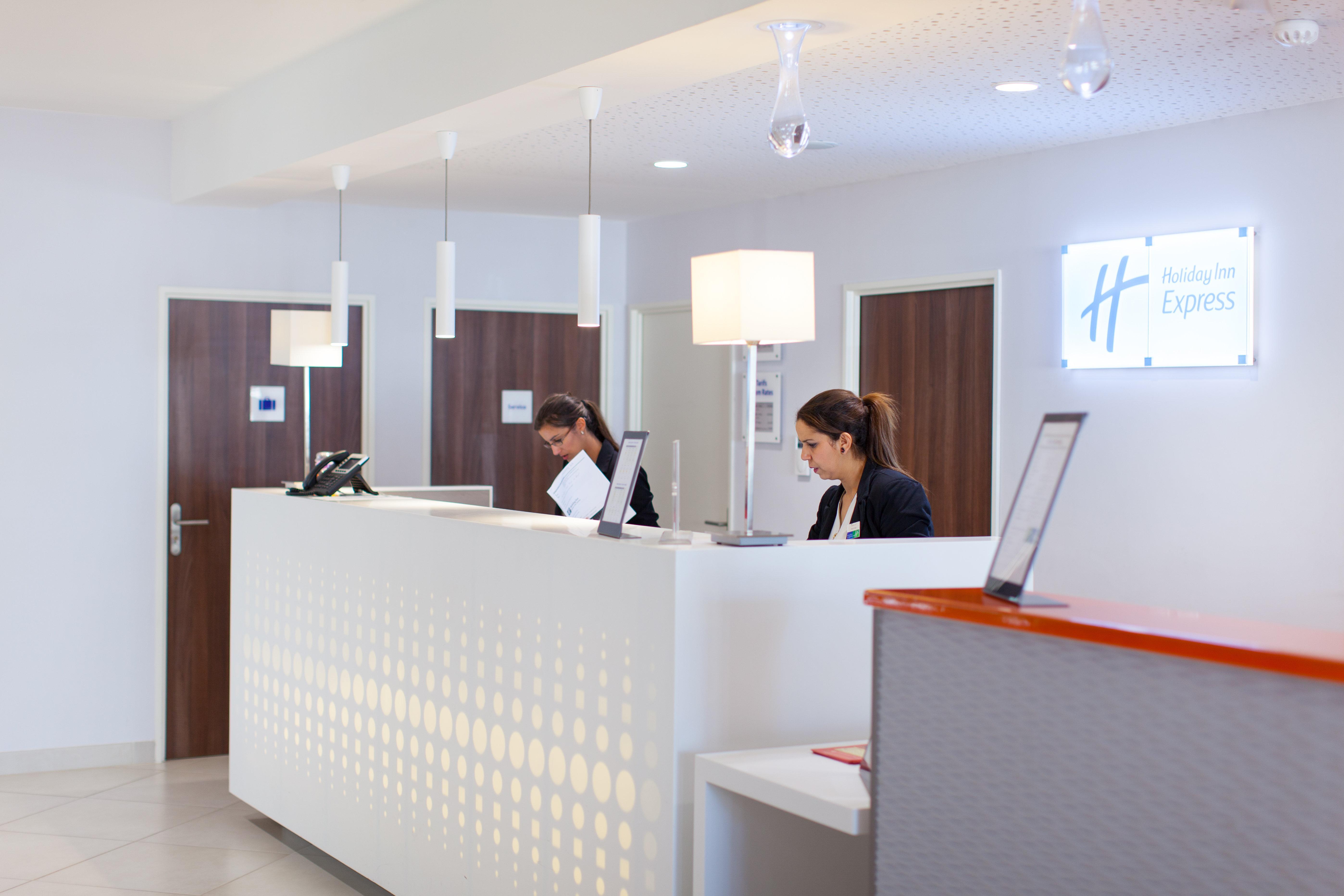 Holiday Inn Express Toulon - Est, An Ihg Hotel Extérieur photo